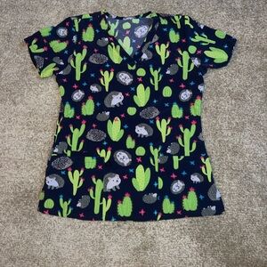 GT Performance Cactus Hedgehog Women’s Fitted Scrub Top size Small